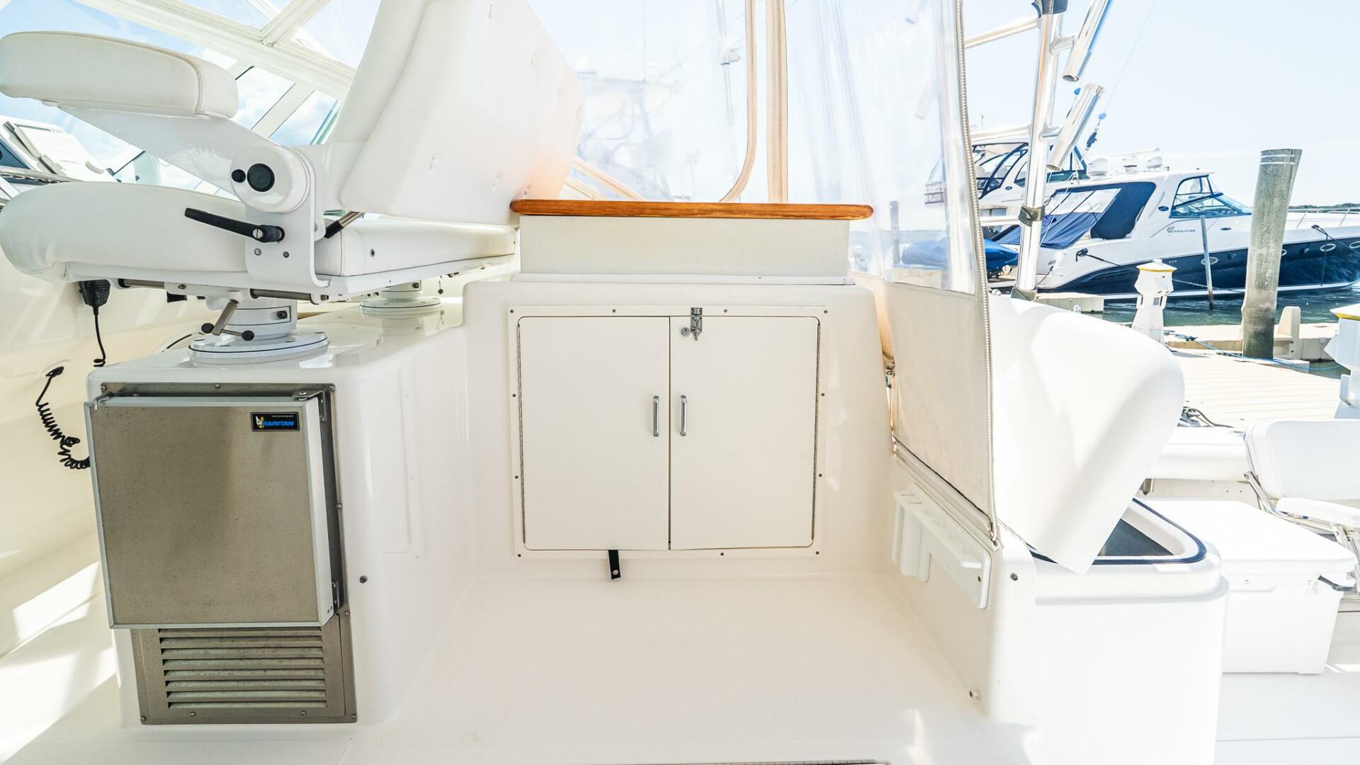 2008 Cabo 38 Express - Image 17