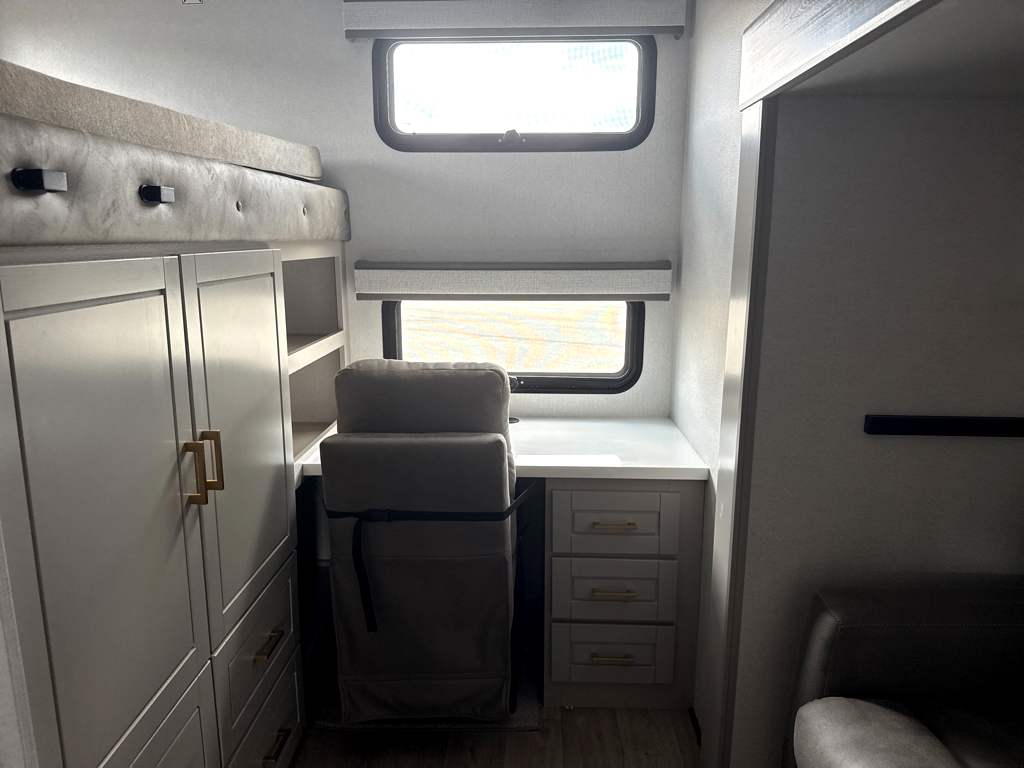 2027 JAYCO NORTH POINT 391TBBH - Image 16