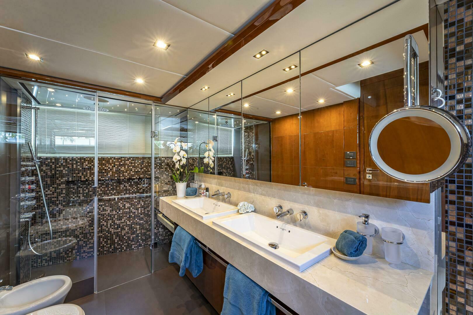 2012 Princess 32M - Image 25
