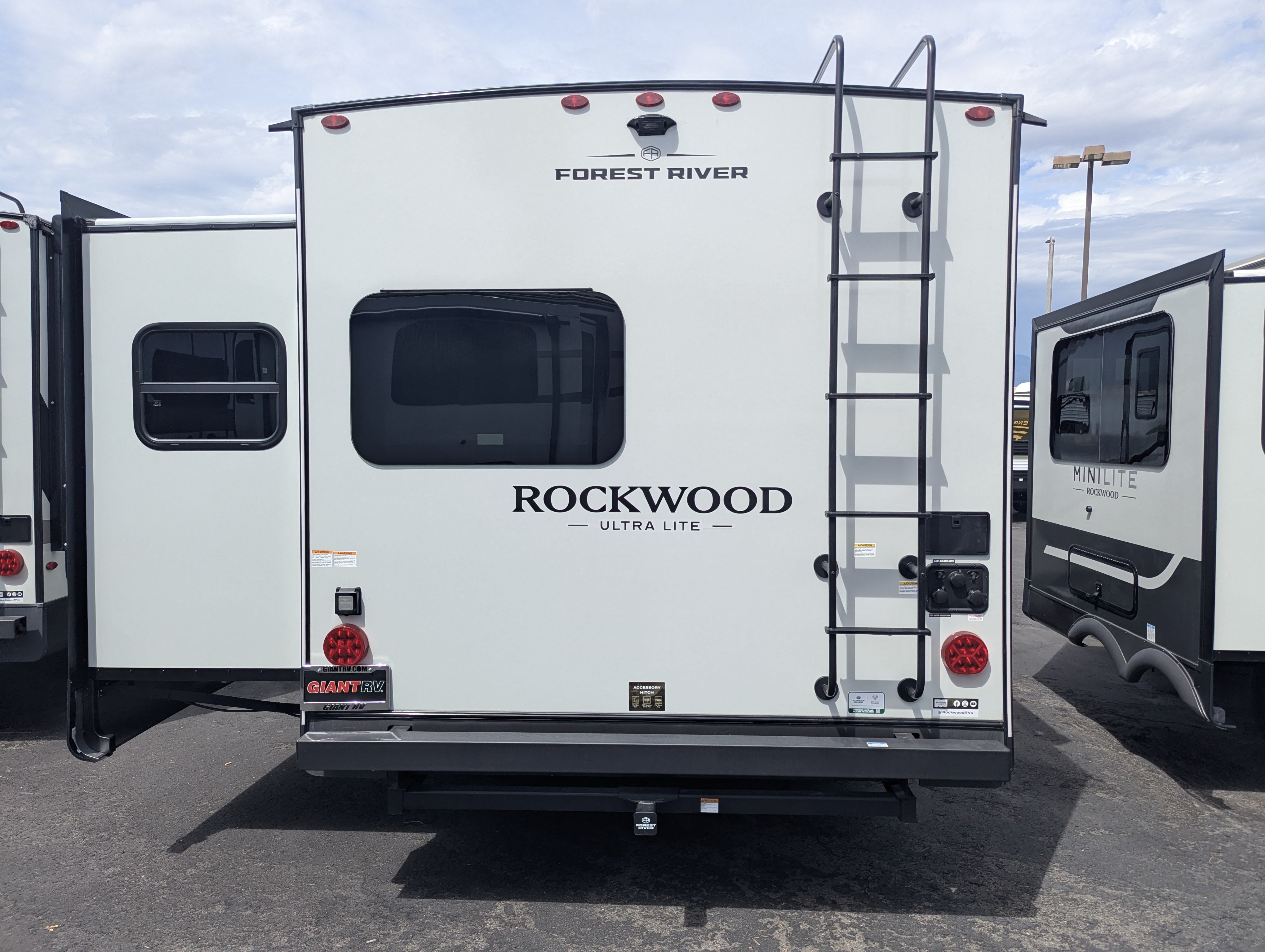 2027 Forest River Rockwood Ultra Lite 2608BS - Image 7