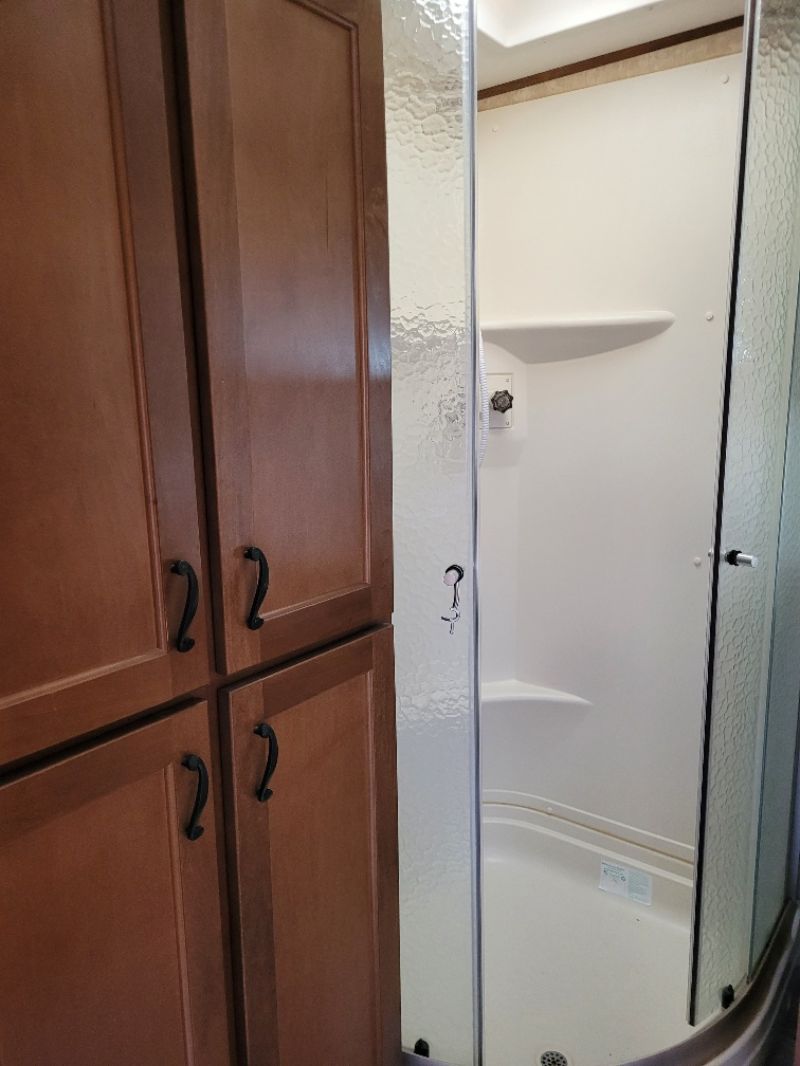 2016 Highland Ridge Light LF297RLS - Image 12