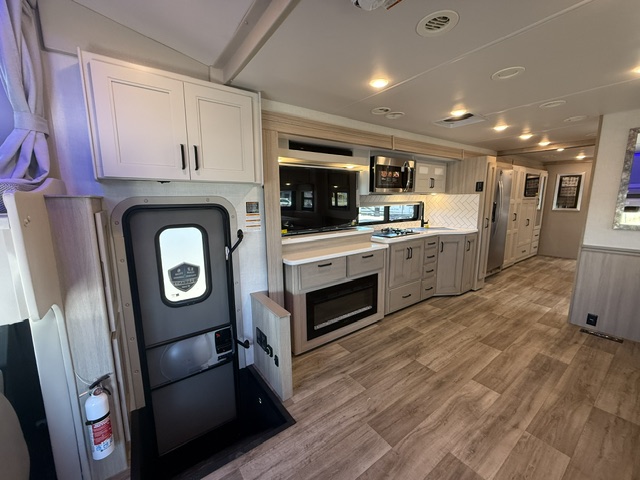 2027 Thor Motor Coach Inception 38DX - Image 7