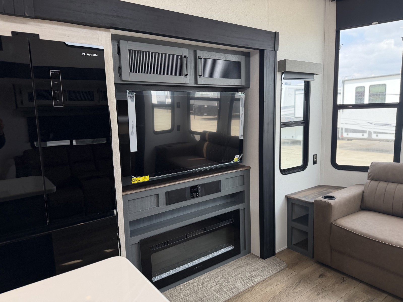 2026 PALOMINO PUMA 423LFT - Image 3