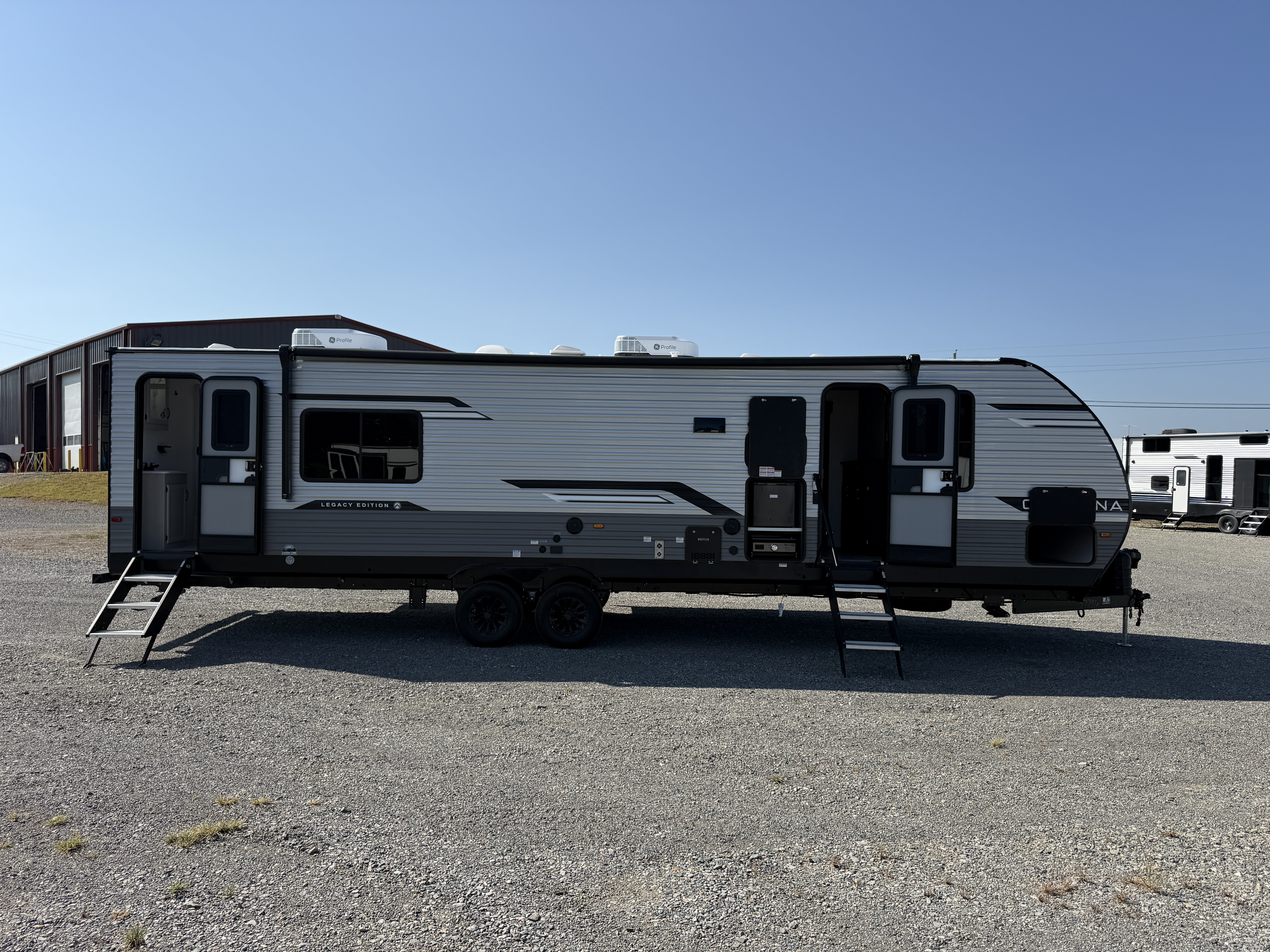 2027 Coachmen Catalina Legacy Edition 333DBDSCK - Image 9