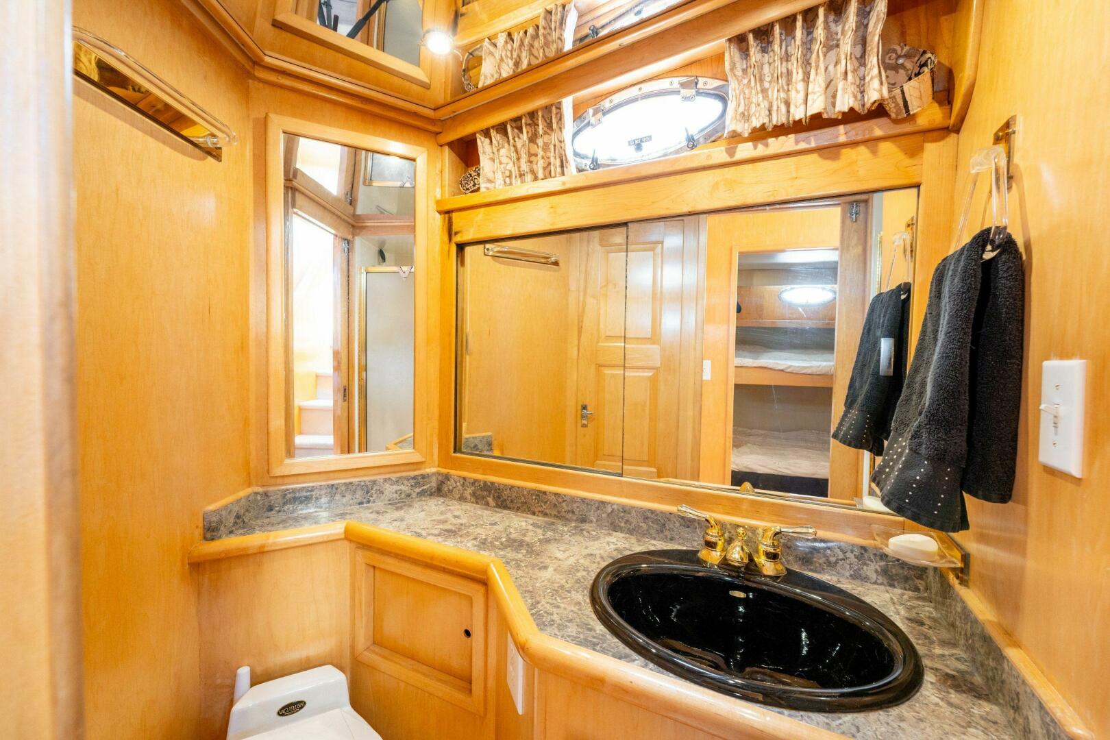 1997 Navigator Sundance 5600 - Image 92