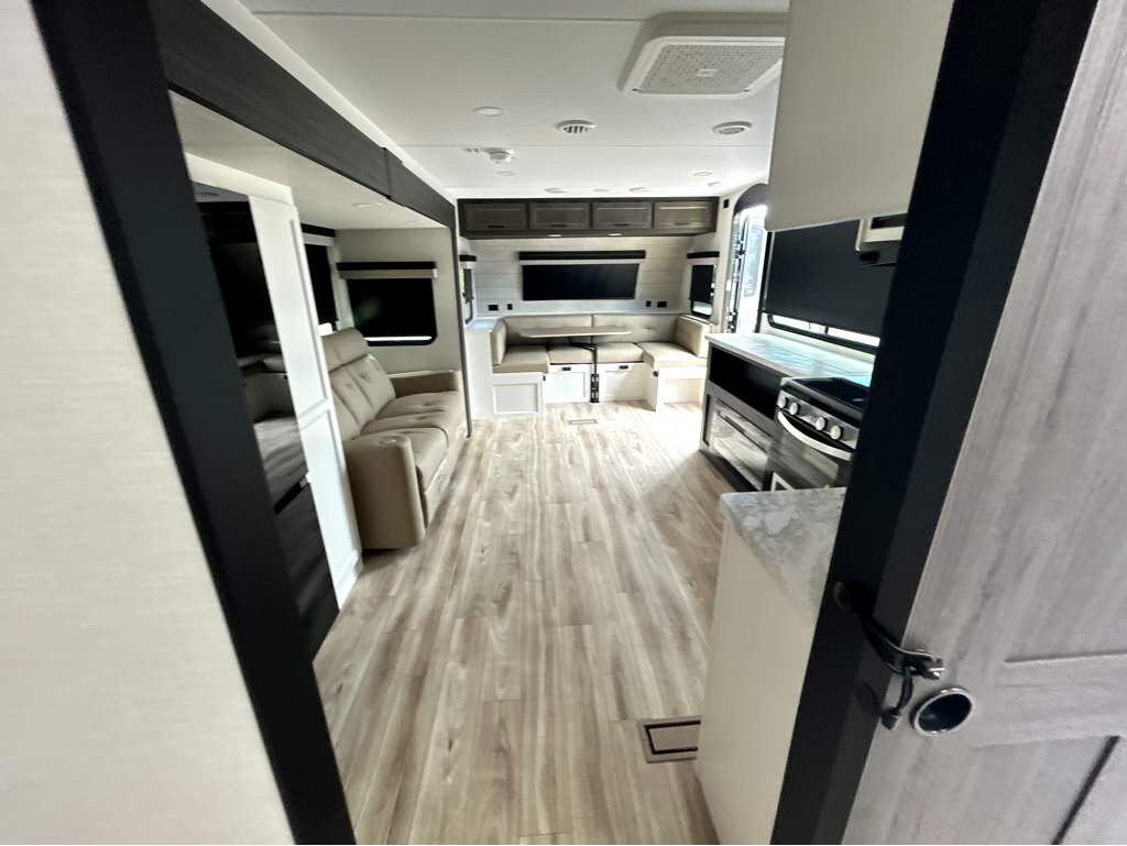2027 VENTURE RV STRATUS 282VFD - Image 30