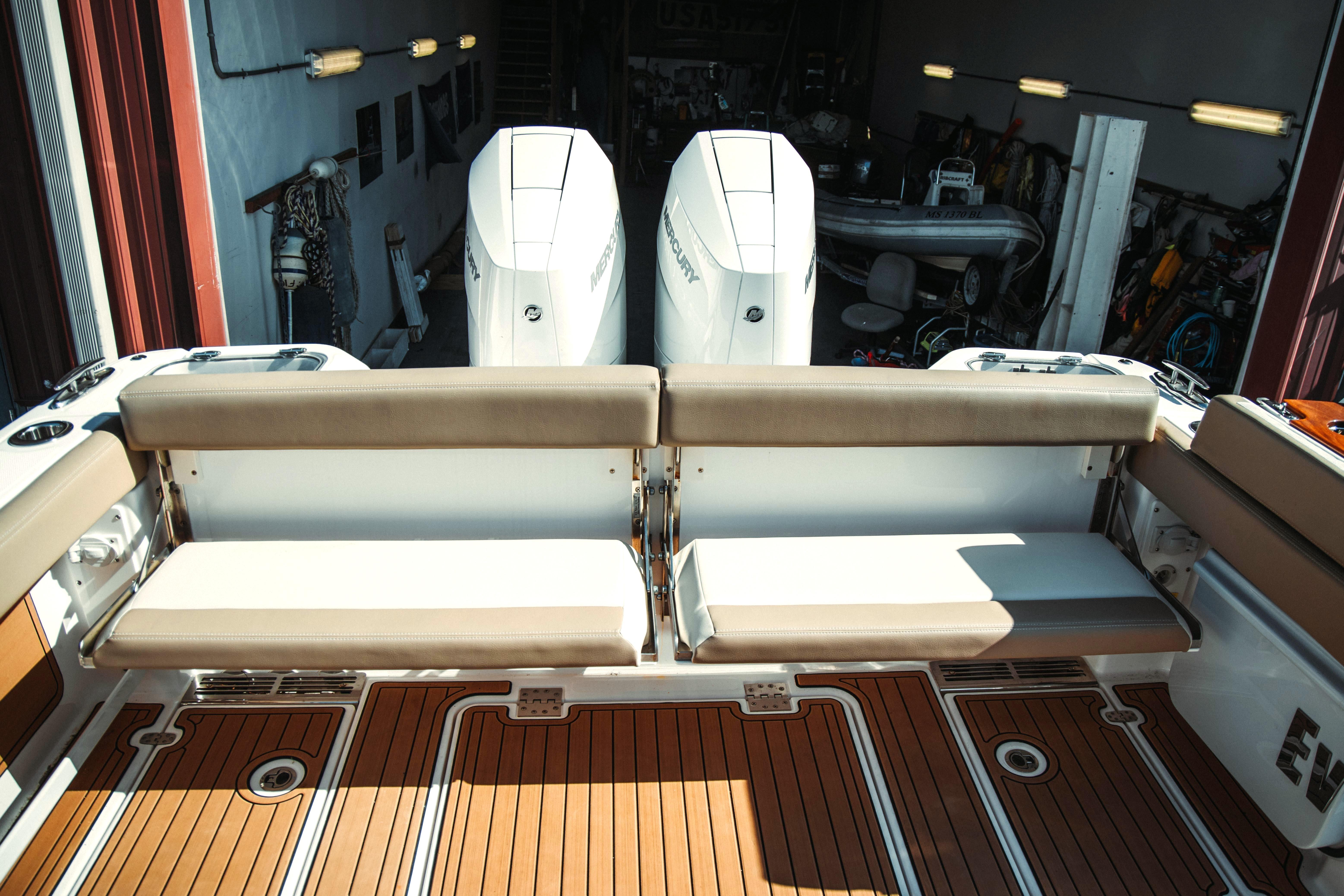 2024 Everglades 315 Center Console Standard - Image 20