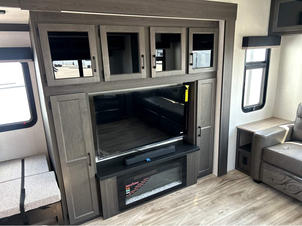 2026 VENTURE RV SPORTTREK 353VIK - Image 10