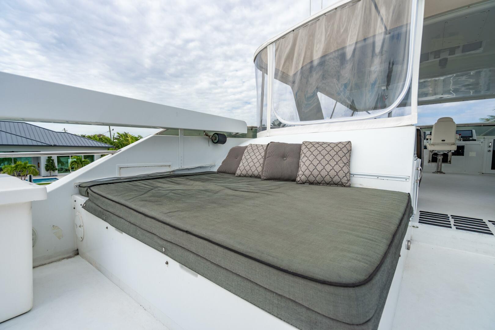 2001 Hatteras 100 Motor Yacht - Image 89
