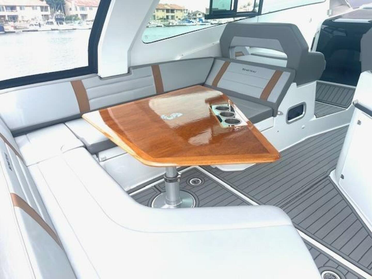 2022 Beneteau 32 Gran Turismo - Image 2