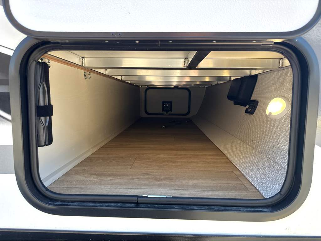 2027 VENTURE RV SPORTTREK 323VRK - Image 6