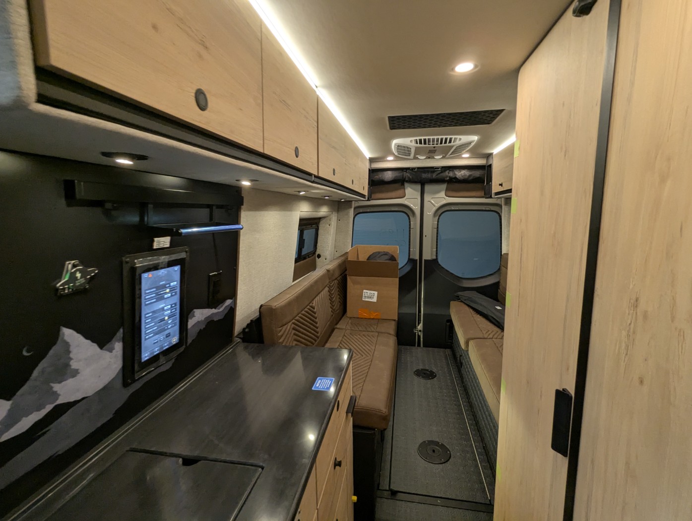 2026 Storyteller Overland Crew Mode XL - Image 18