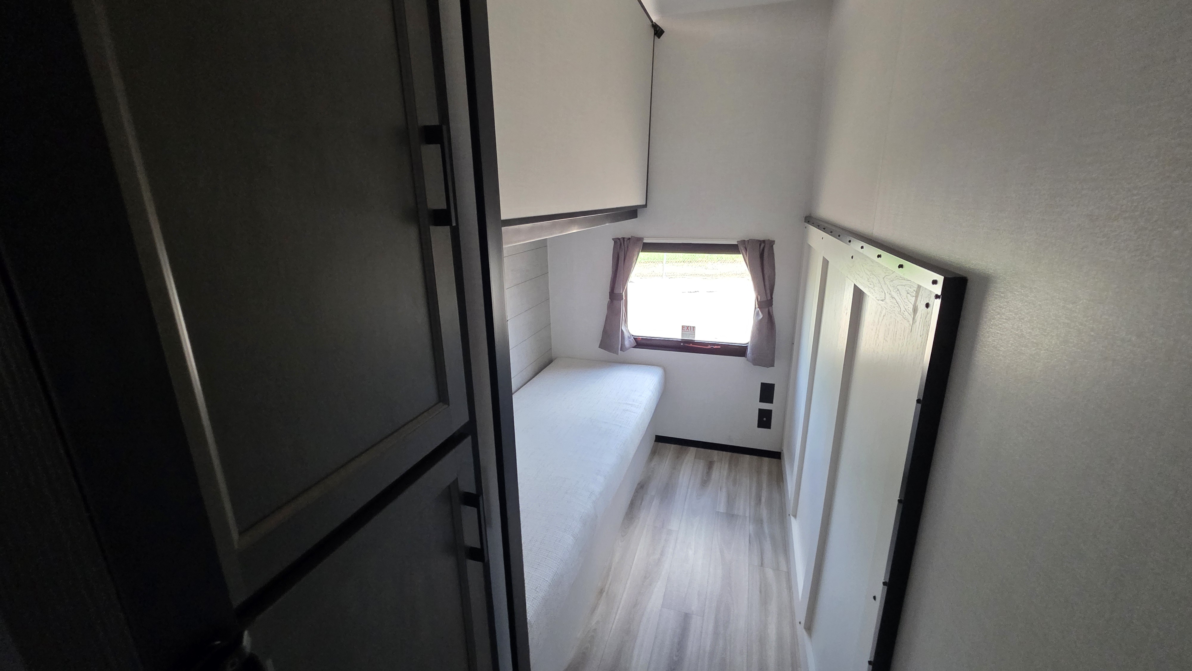 2027 VENTURE RV SPORTTREK 312VTB - Image 16