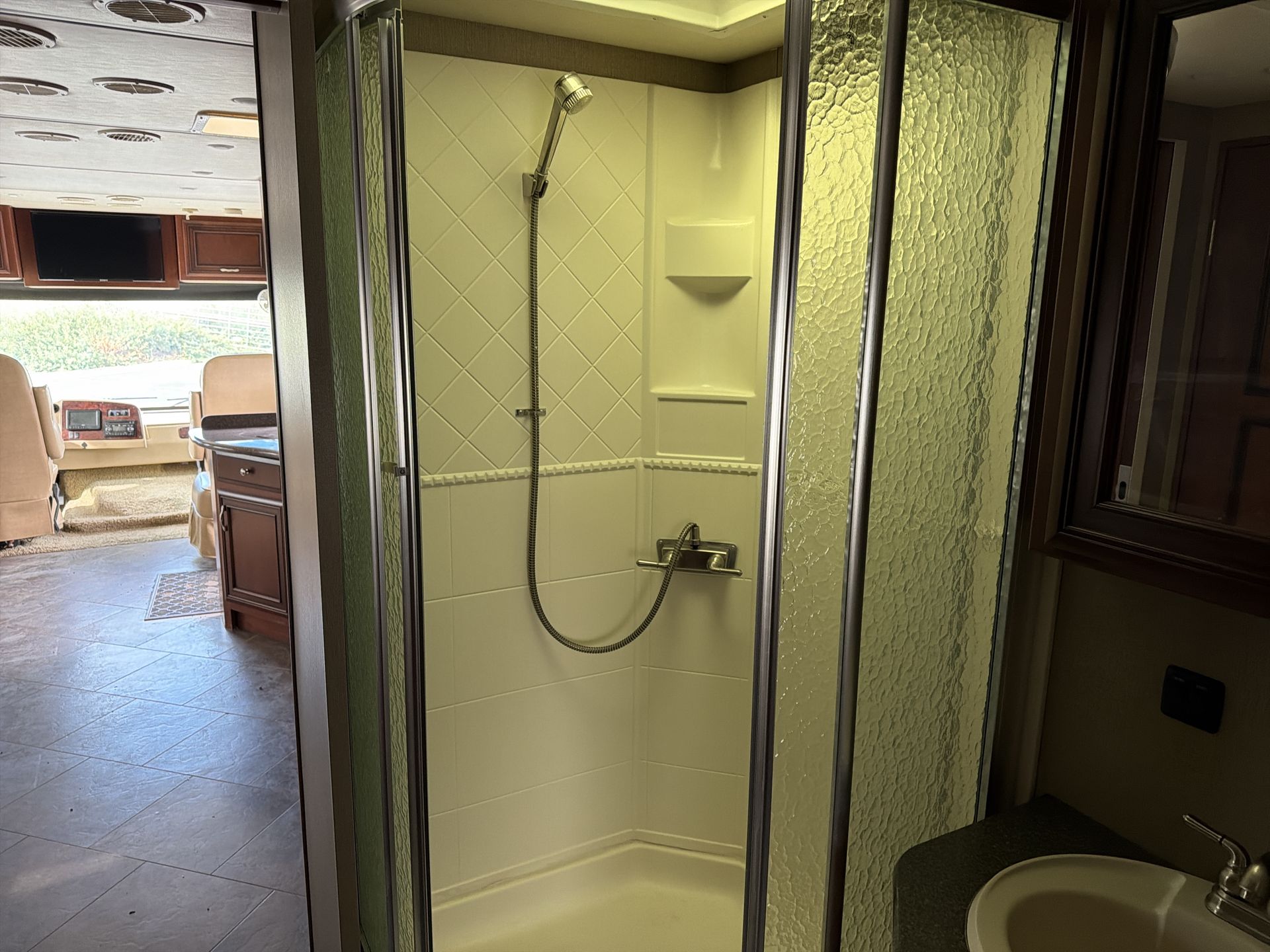 2014 Newmar Bay Star 3309 - Image 44