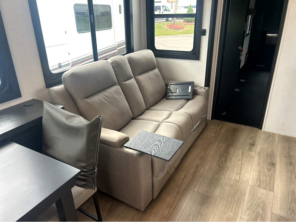 2026 JAYCO SEISMIC 395 - Image 9