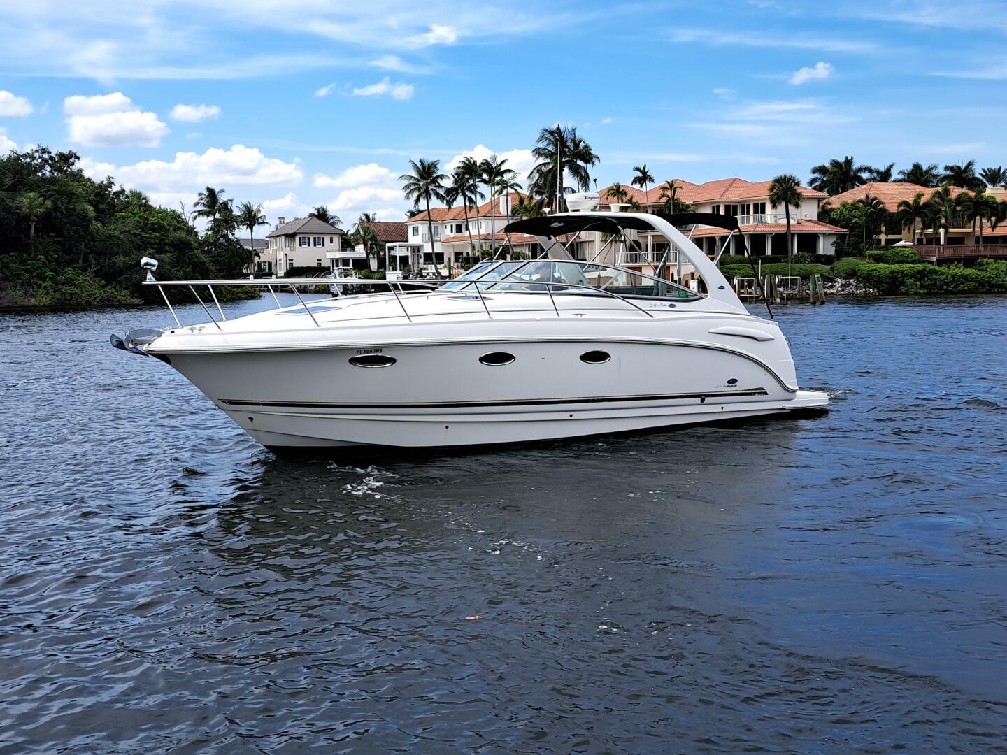 2005 Chaparral 330 Signature Cruiser - Image 1