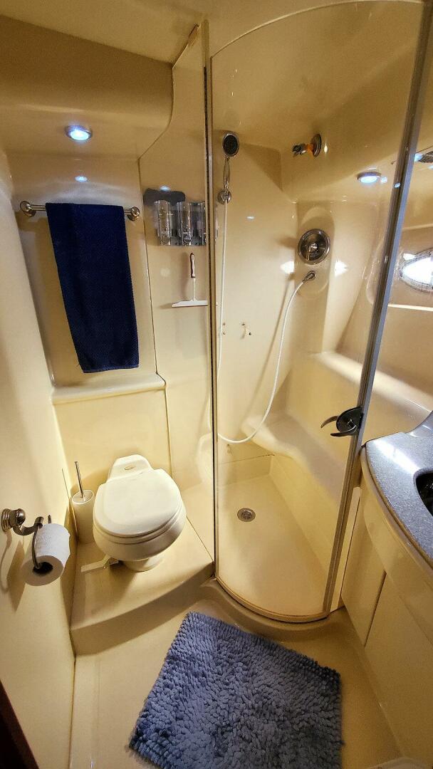 2004 Meridian 411 Sedan Bridge - Image 26