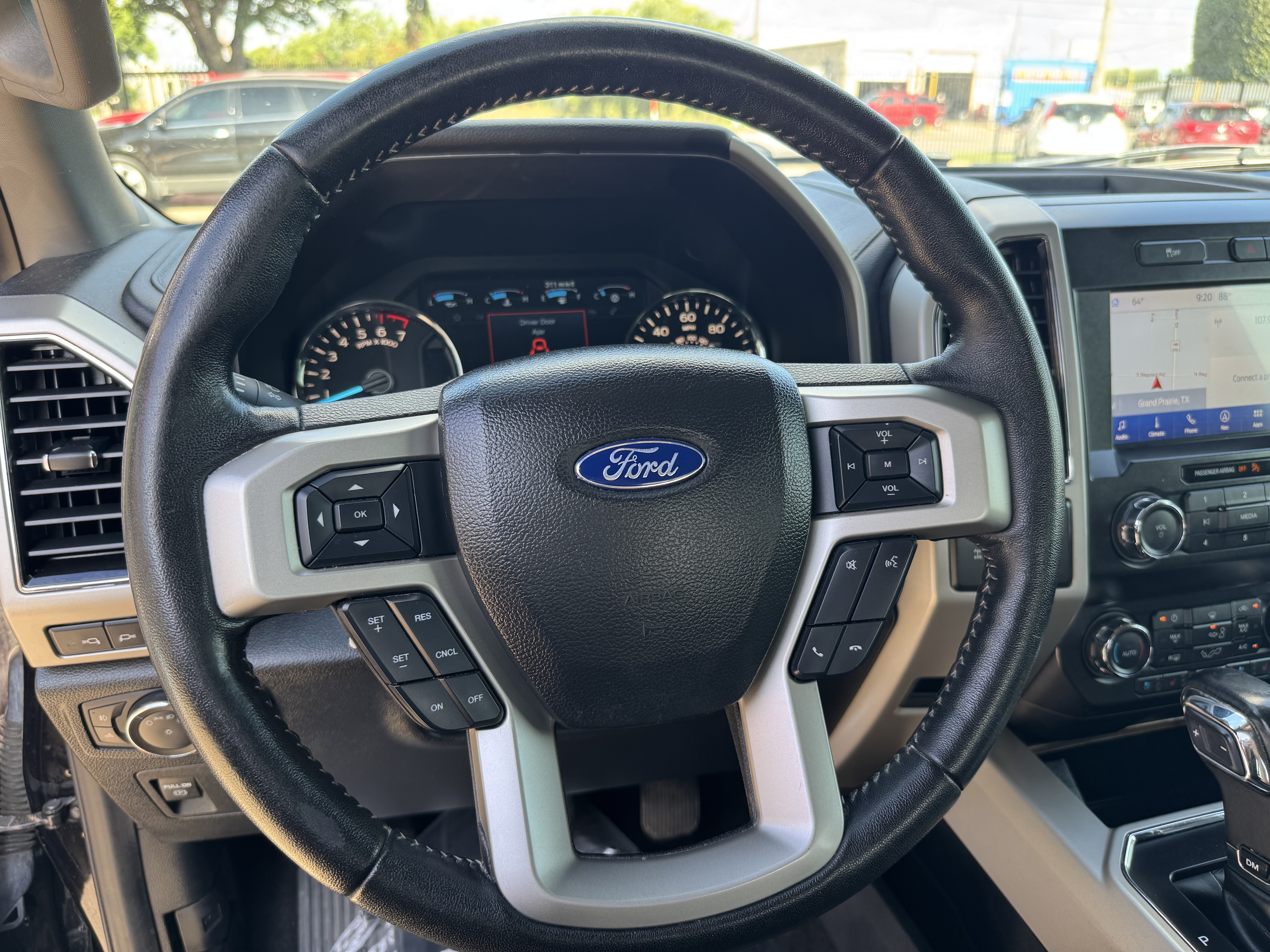 2019 Ford F150 Crew Cab XLT 4WD - Image 31