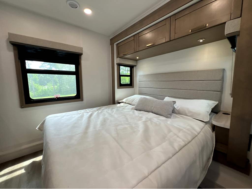 2027 ENTEGRA COACH ODYSSEY 29V - Image 21