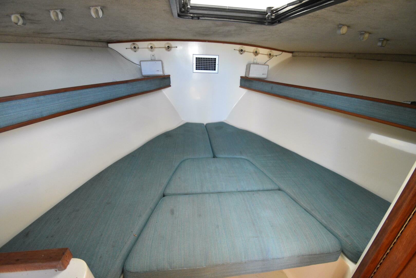 1999 Carolina Classic 28 Express - Image 23