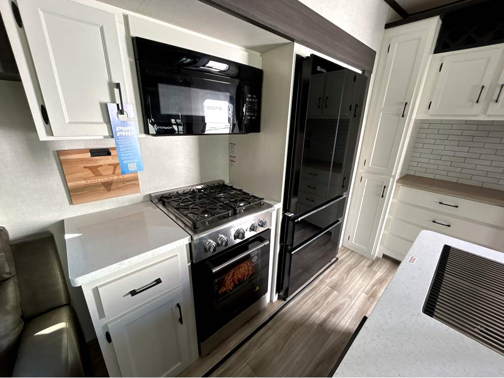 2026 VENTURE RV SPORTTREK 353VIK - Image 15