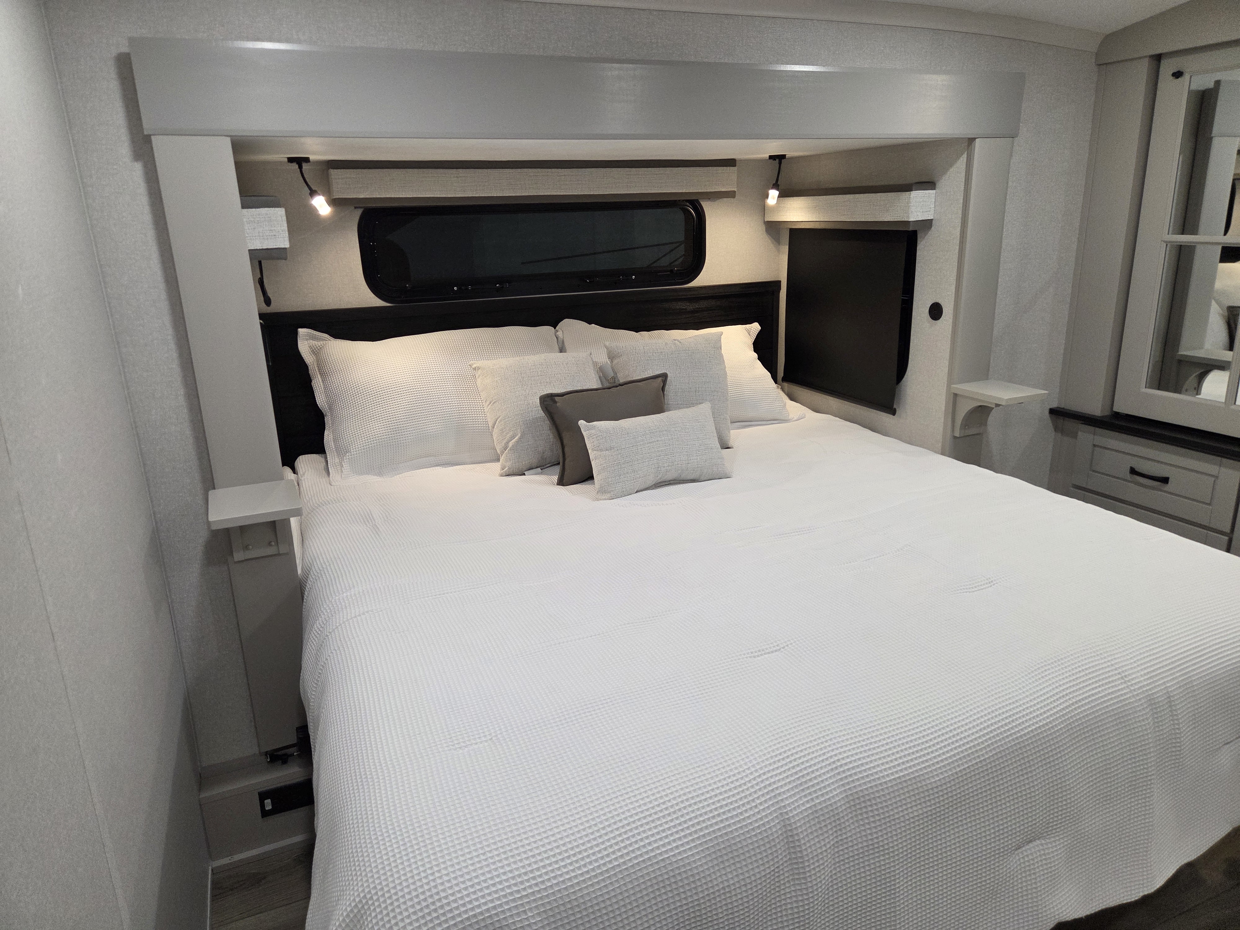 2026 Jayco North Point 395DSDB - Image 29