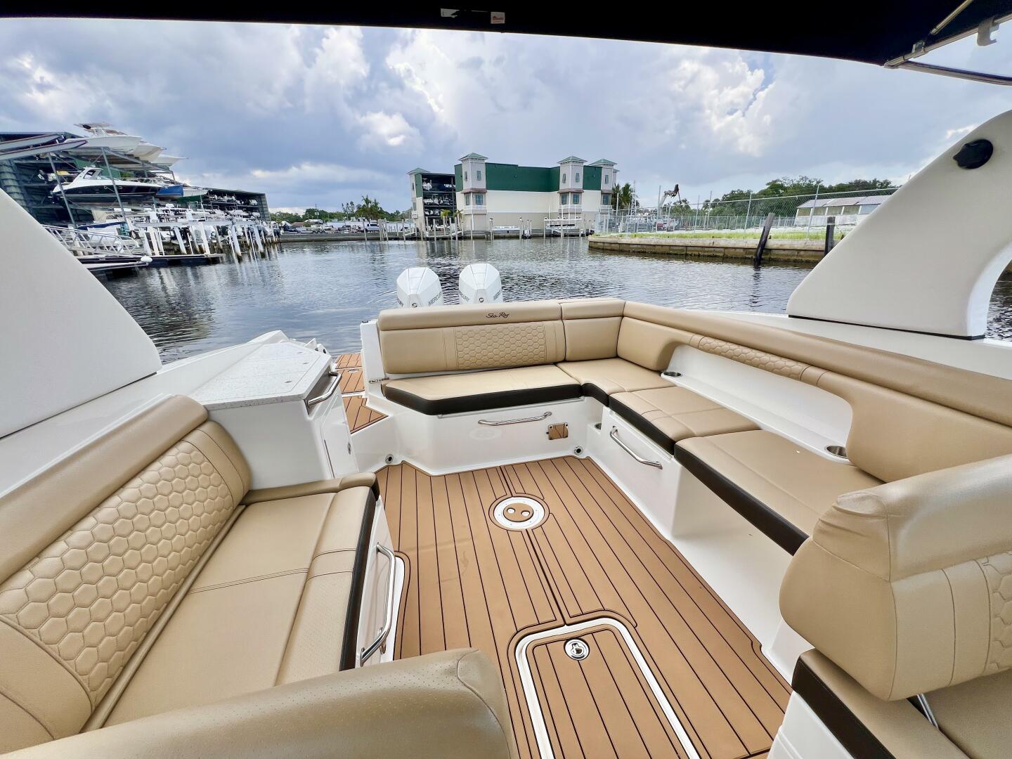 2019 Sea Ray SDX 290 OB - Image 5