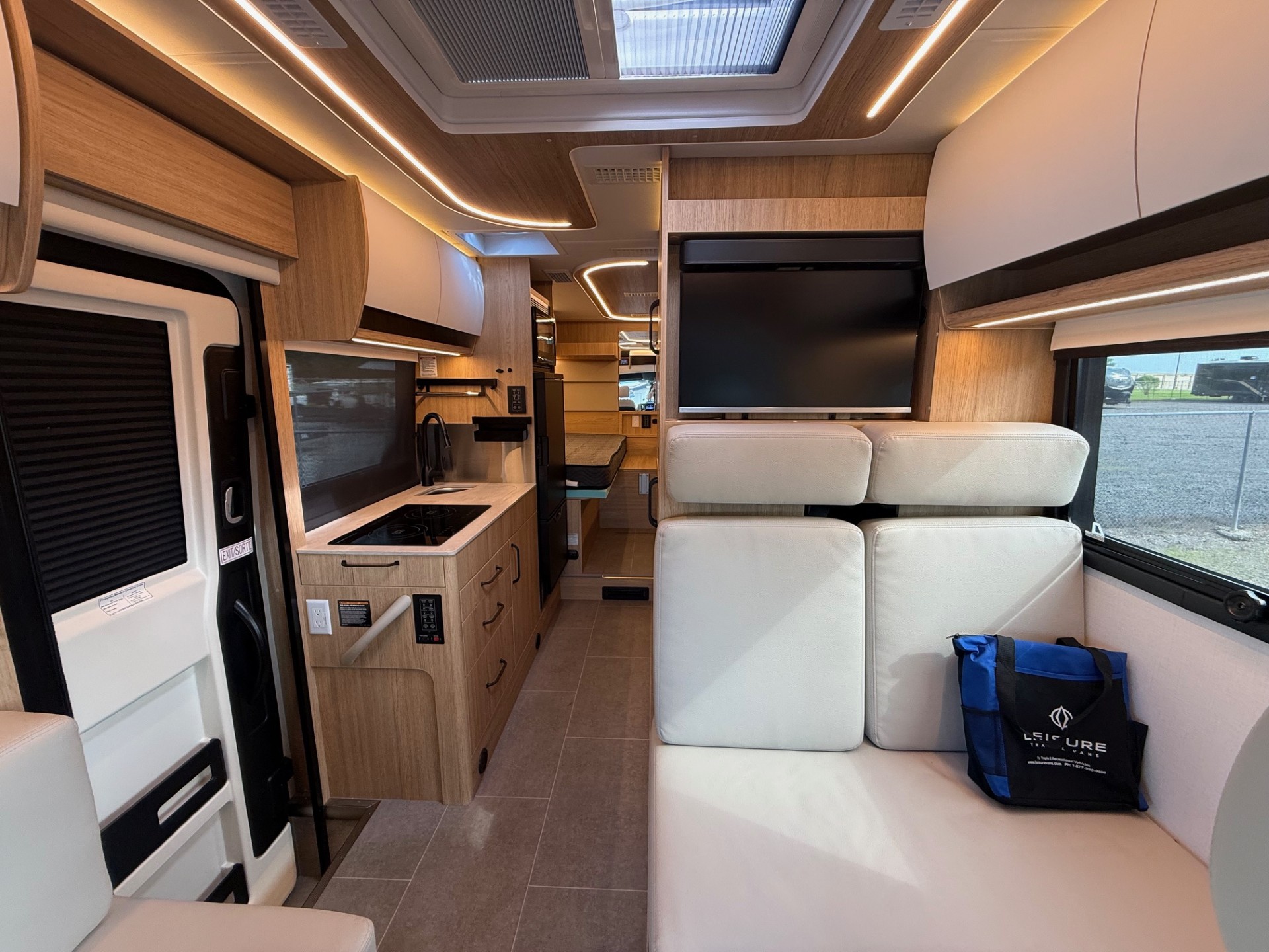 2026 LEISURE TRAVEL UNITY U24TBX - Image 5