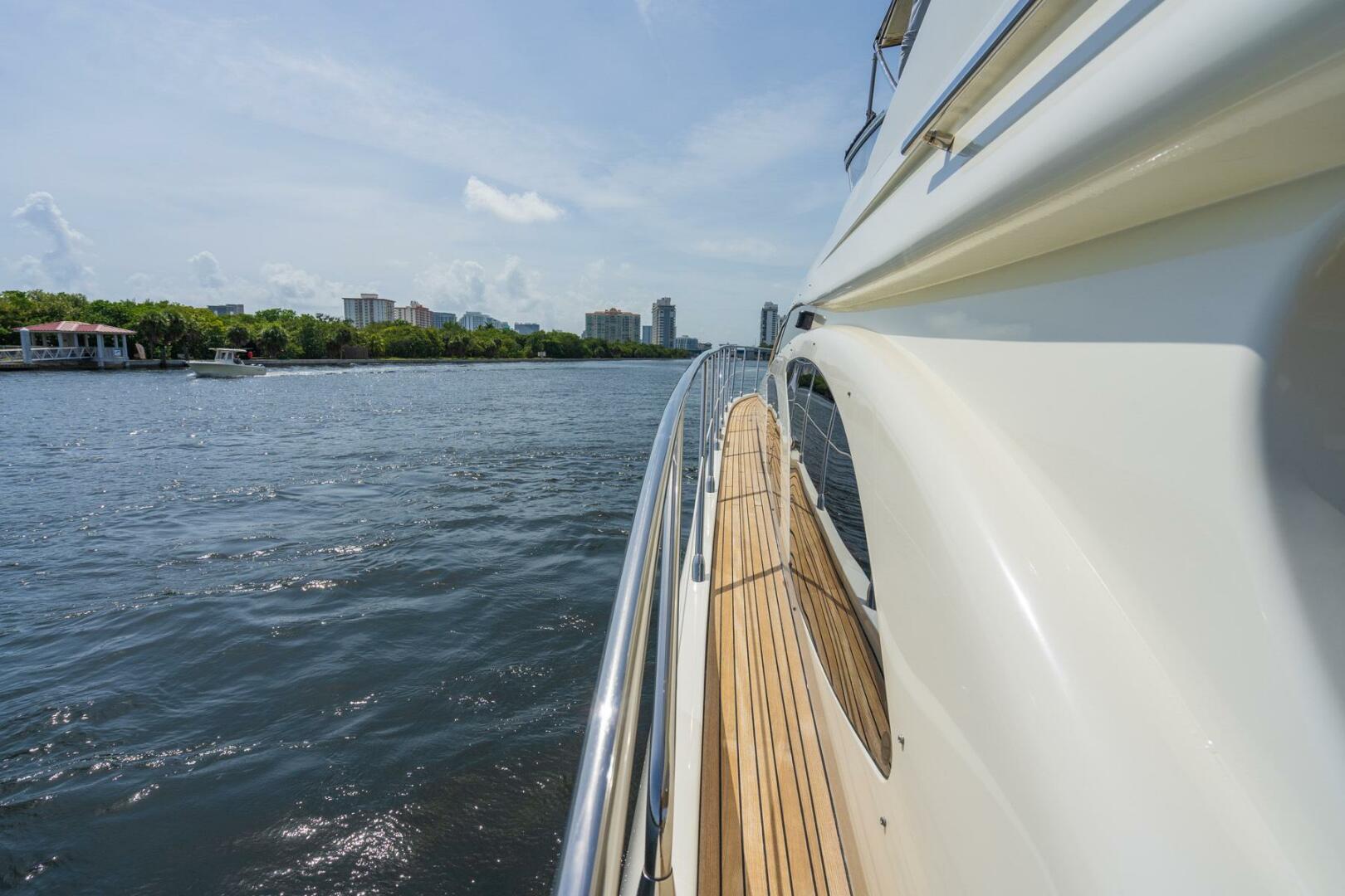 2009 Azimut 62E - Image 9
