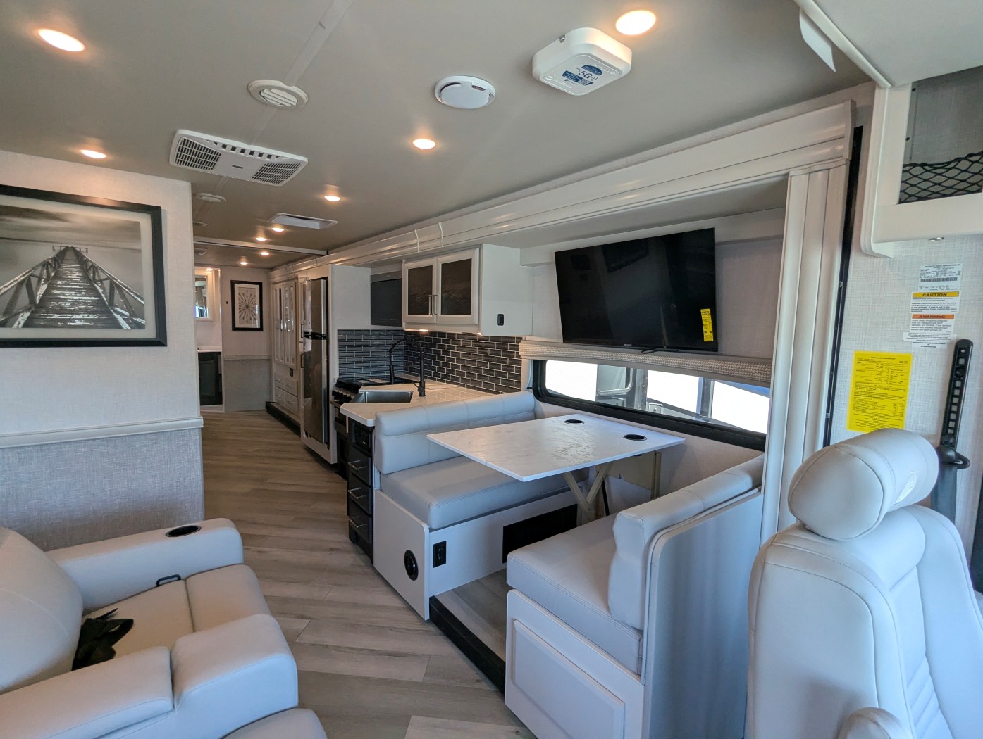2026 Holiday Rambler Invicta 33HB - Image 9