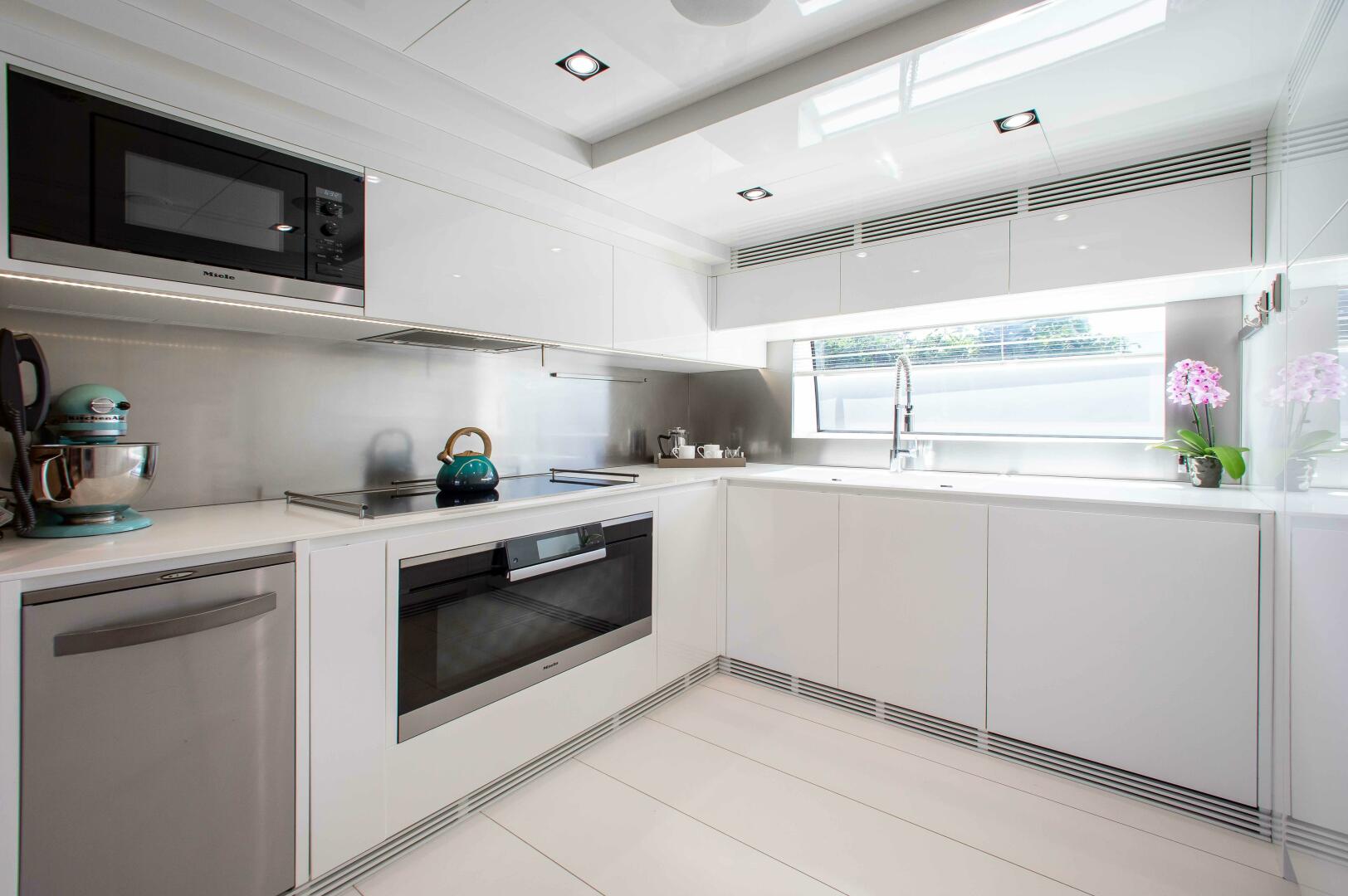 2014 Riva Mythos - Image 45