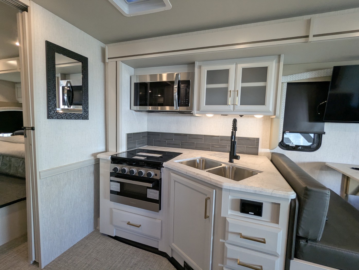 2026 Fleetwood Flair 28A - Image 18
