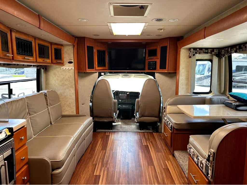2013 COACHMEN CONCORD 300TS - Image 6