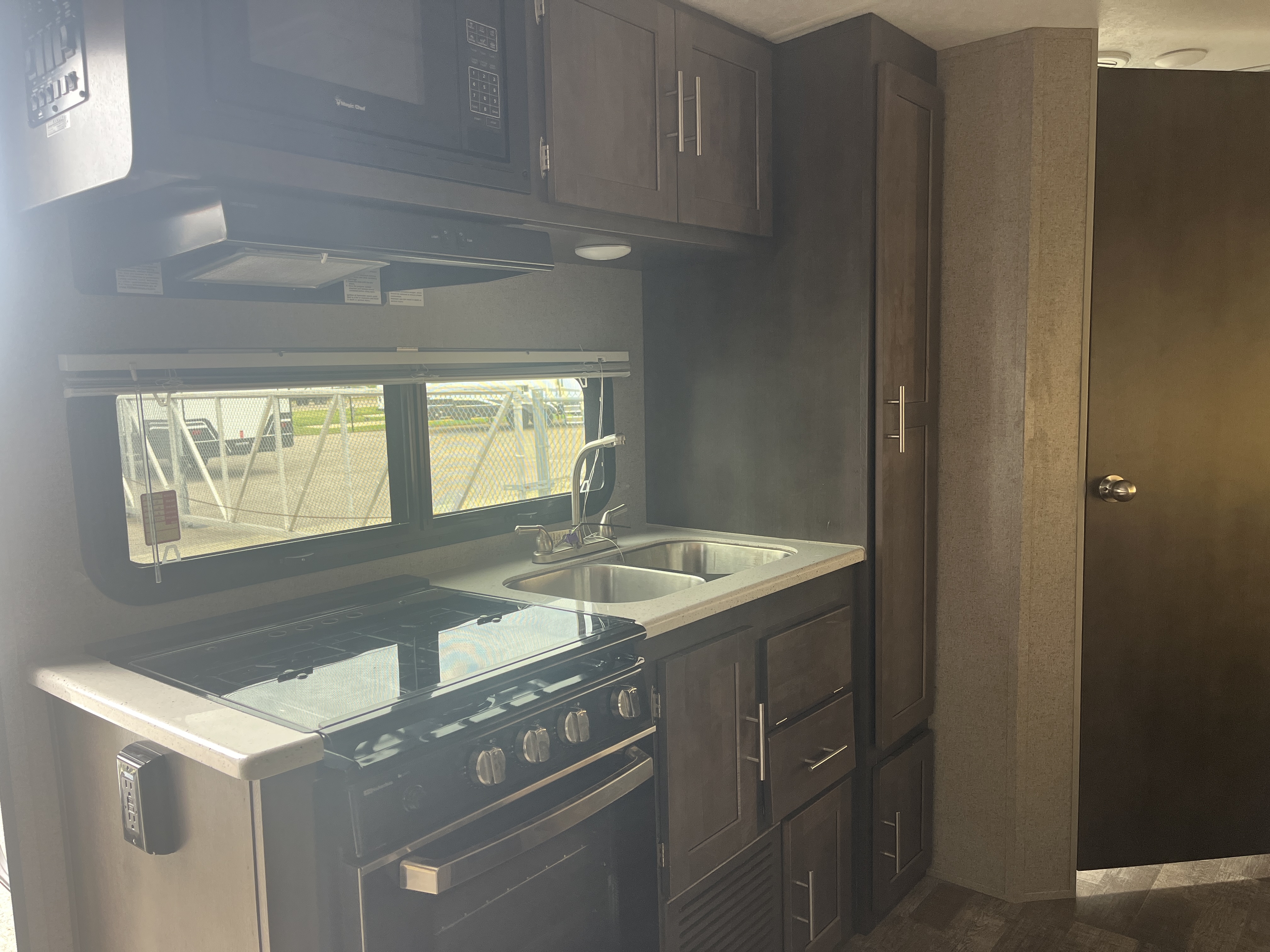 2019 FOREST RIVER ROO 233S - Image 9