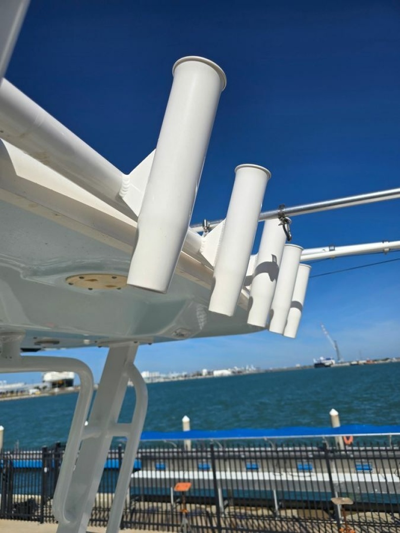 2022 Robalo R272 - Image 15
