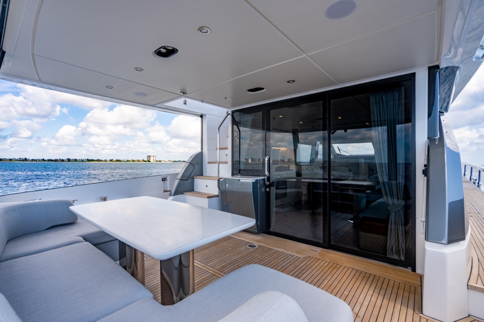2023 Azimut Azimut Fly 68 Base - Image 2