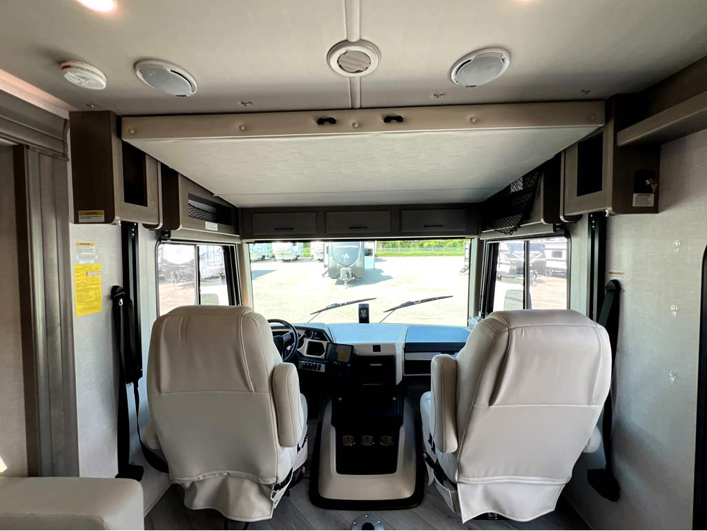 2024 HOLIDAY RAMBLER INVICTA 36Y - Image 32