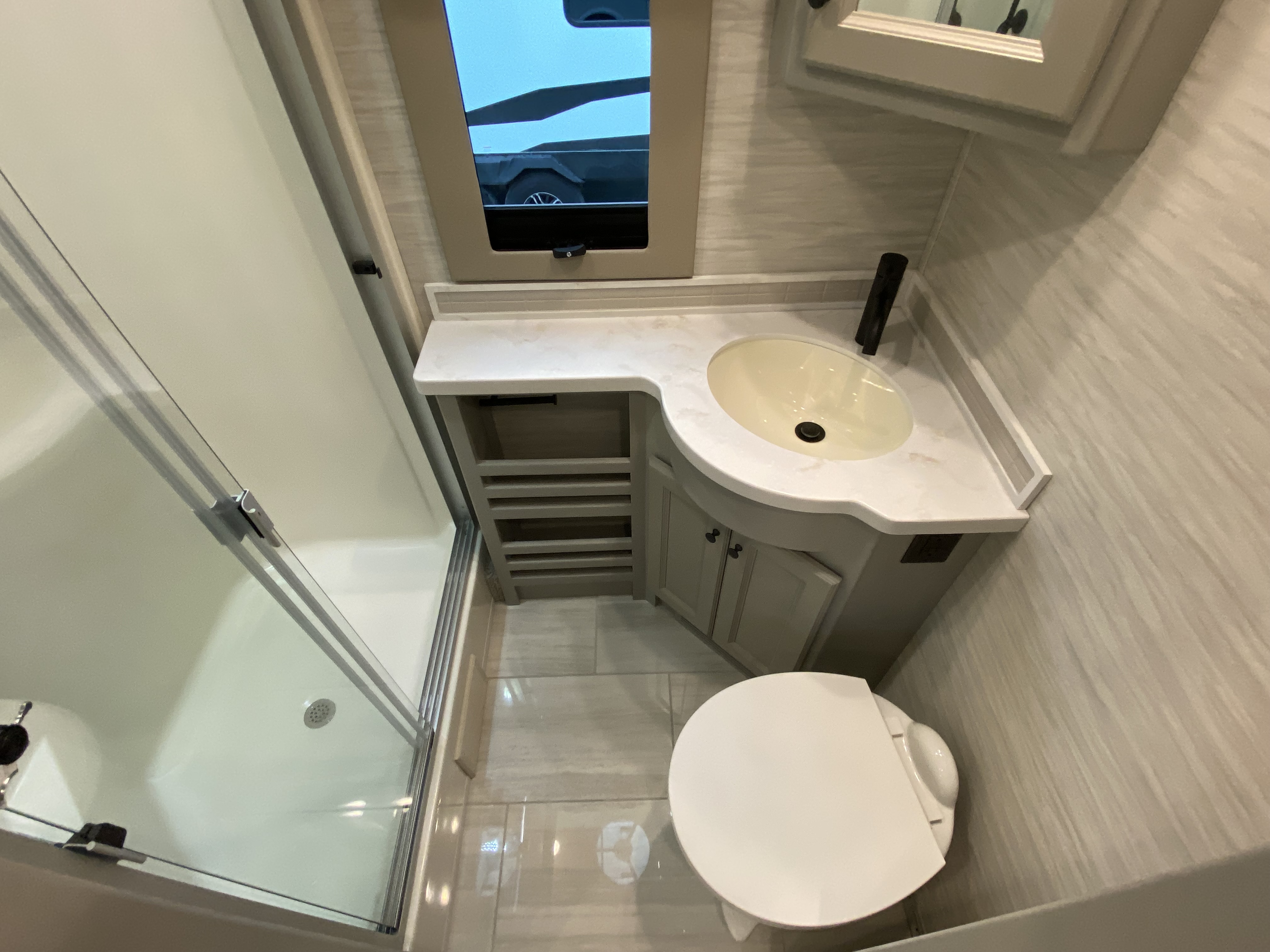 2027 Tiffin Allegro Bay 34DB - Image 29