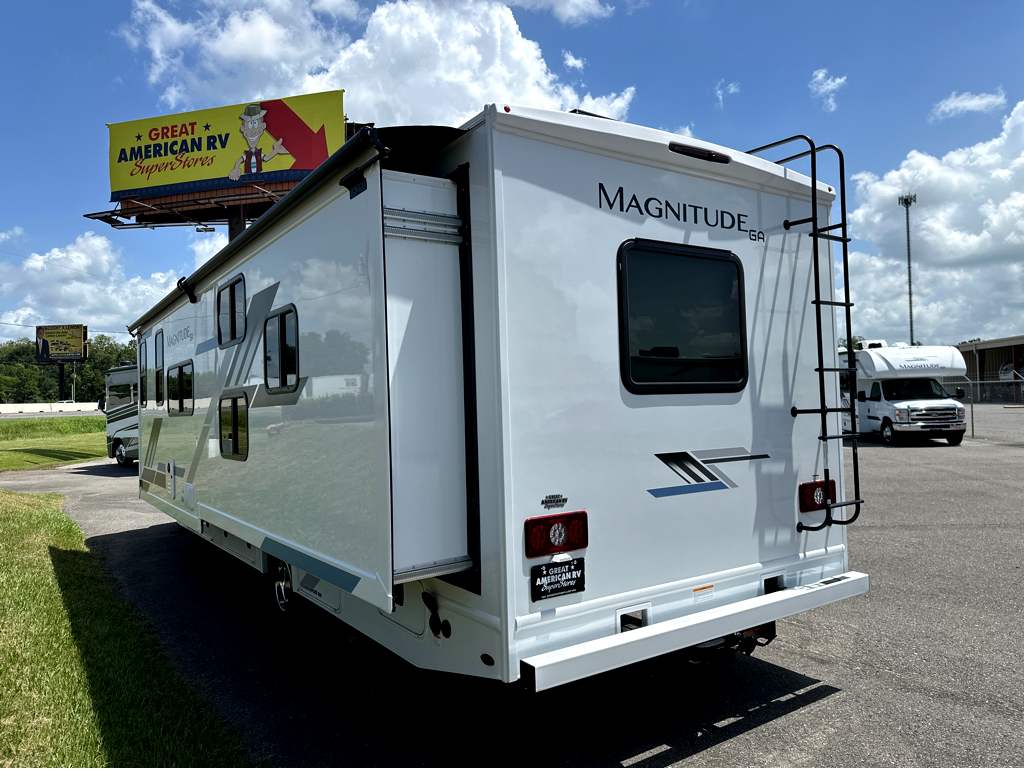 2027 THOR MOTOR COACH MAGNITUDE GA31 - Image 4
