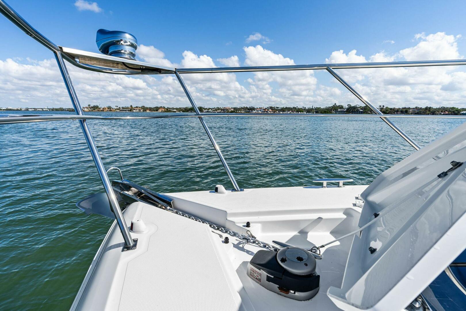 2019 Cruisers Yachts 45 Cantius - Image 9