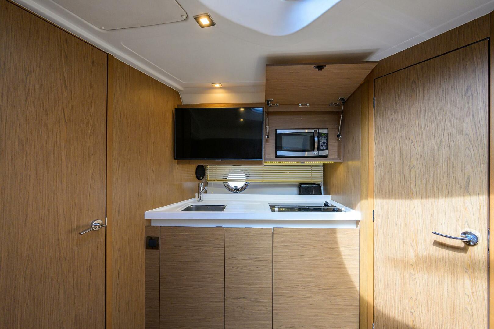 2003 Jupiter 31 Cuddy - Image 21