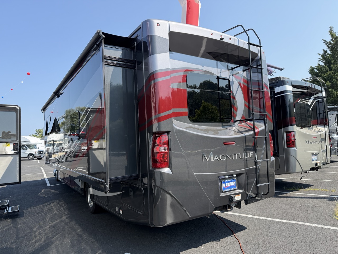 2021 Thor Motor Coach Magnitude SV34 - Image 4