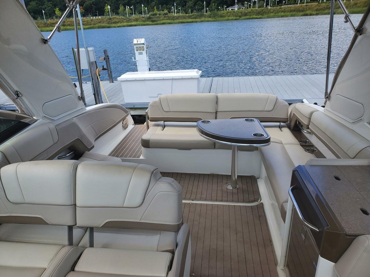 2015 Formula 330 Crossover Bowrider - Image 9