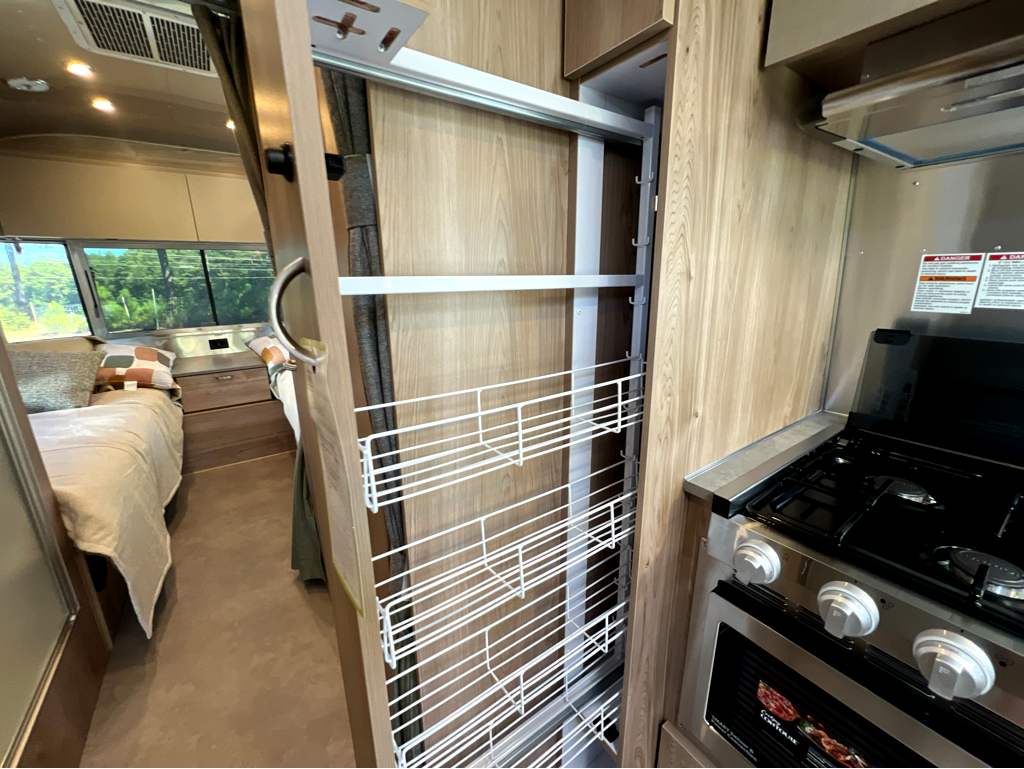 2027 AIRSTREAM FLYING CLOUD 25FBT - Image 16