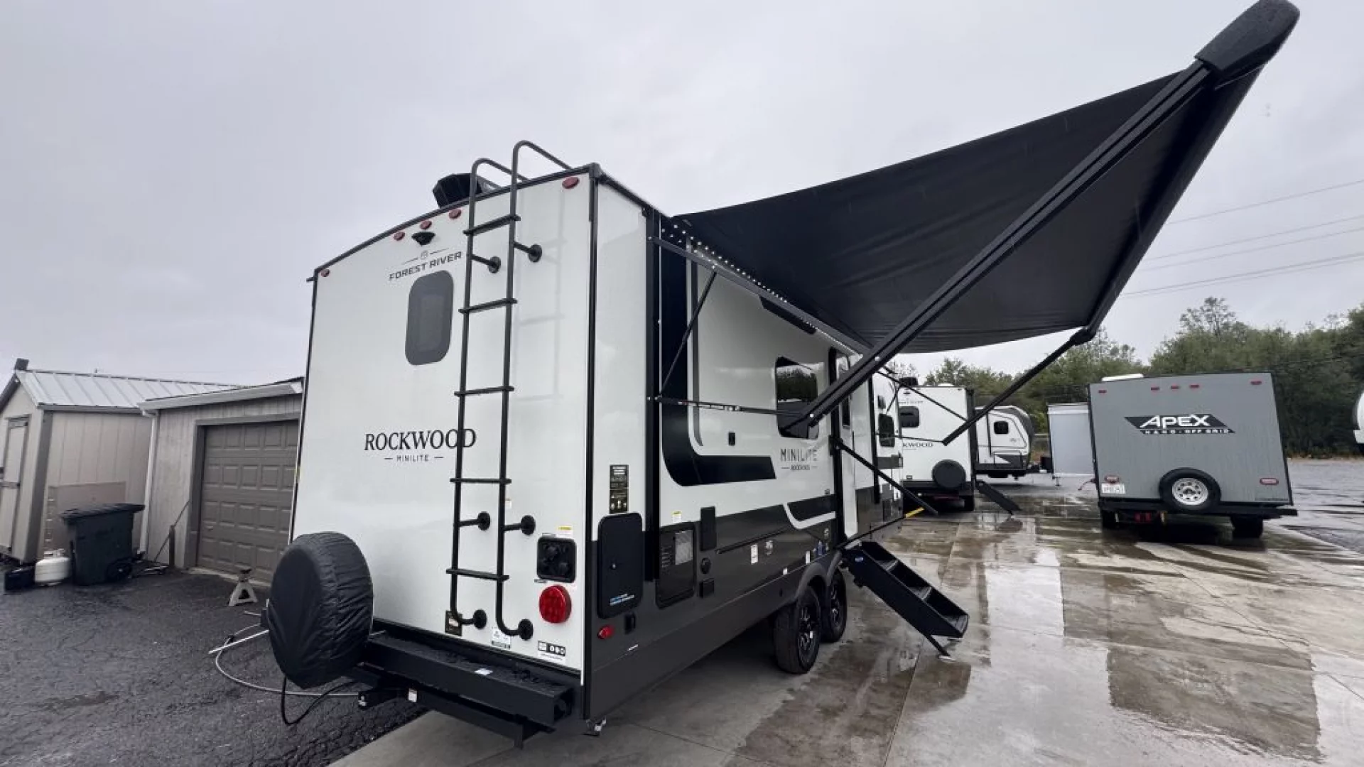 2027 FOREST RIVER ROCKWOOD MINI LITE 2523MBR - Image 3
