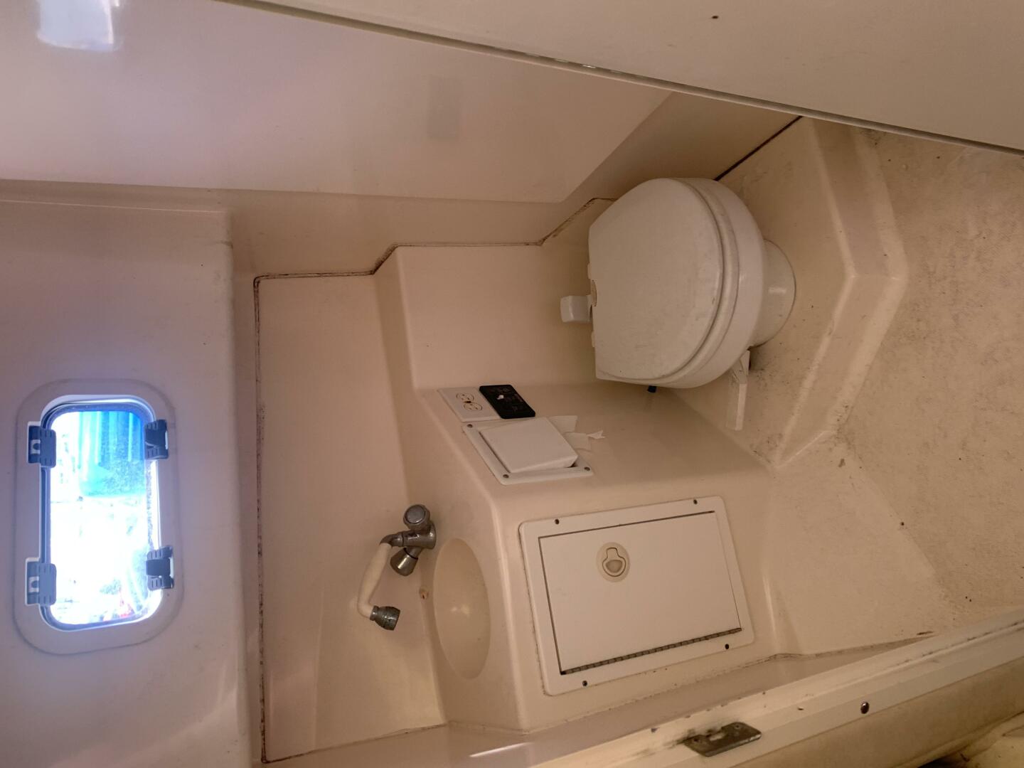 2003 Edgewater 265 Express - Image 18