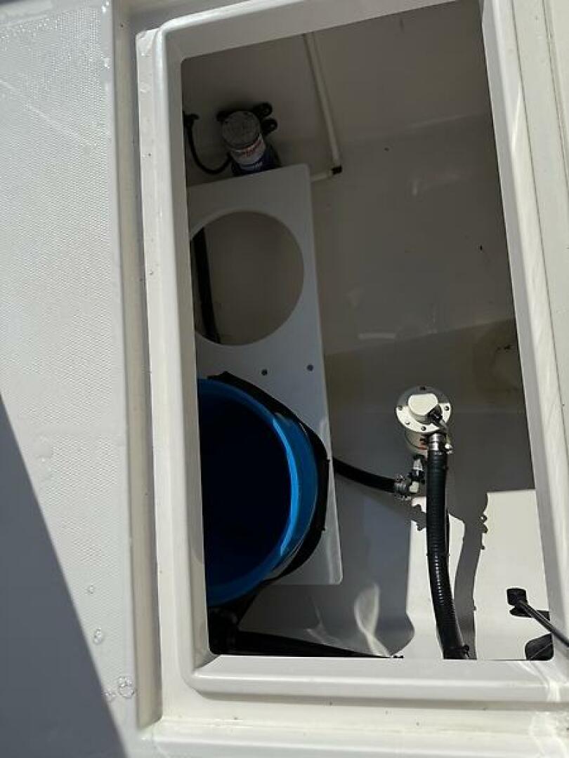 2013 Regulator 28 FS w/SeaKeeper Ride - Image 30