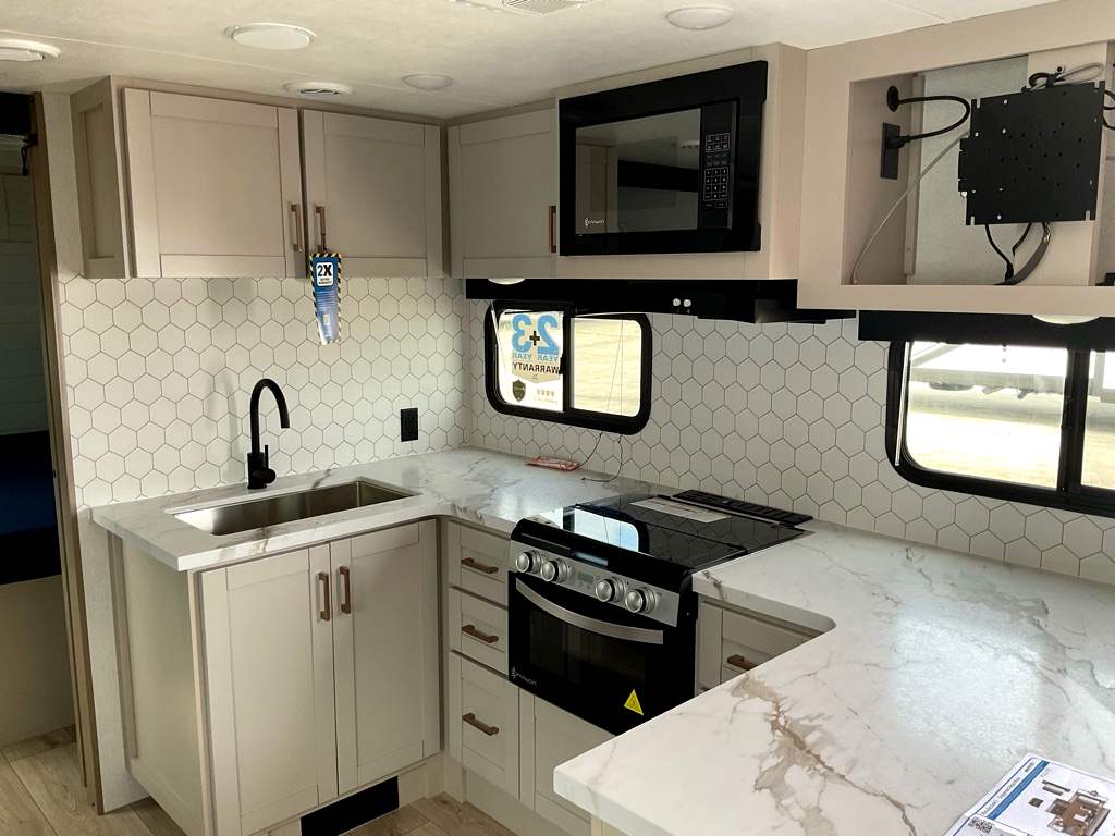 2027 JAYCO Jay Feather 25BH - Image 12