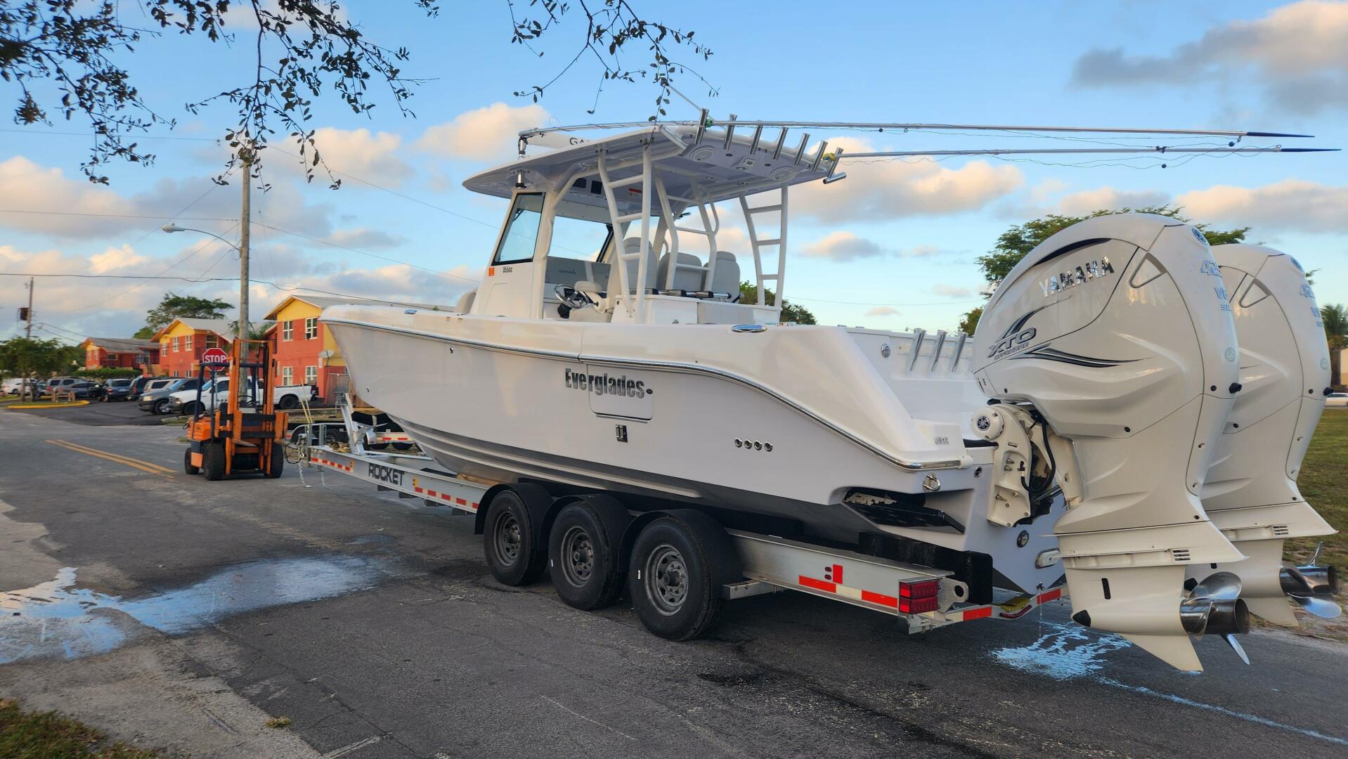 2019 Everglades 355 CC - Image 14