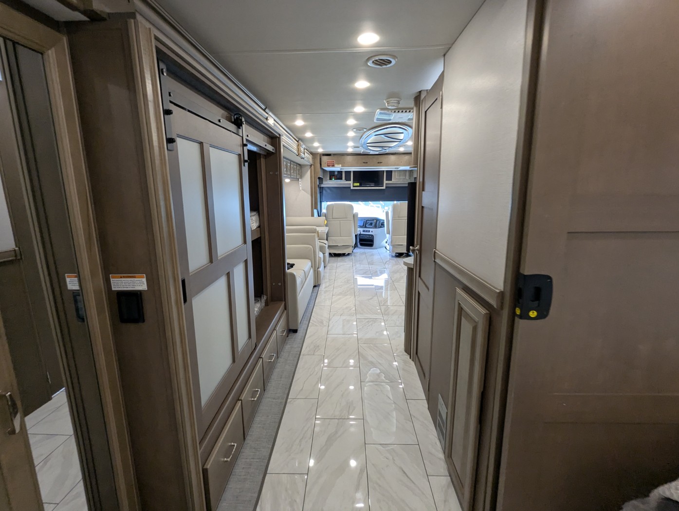 2026 Fleetwood Discovery 38N - Image 41